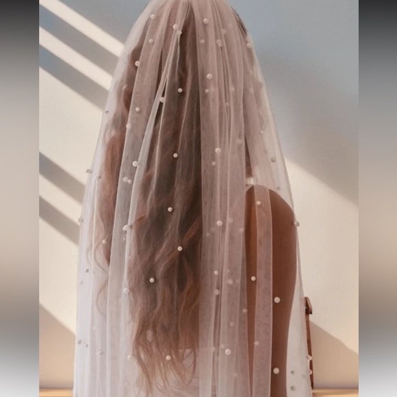 Elegant Faux Pearl-Embellished White Veil, Pearl Wedding Veil, Hip Length Veil main image 5
